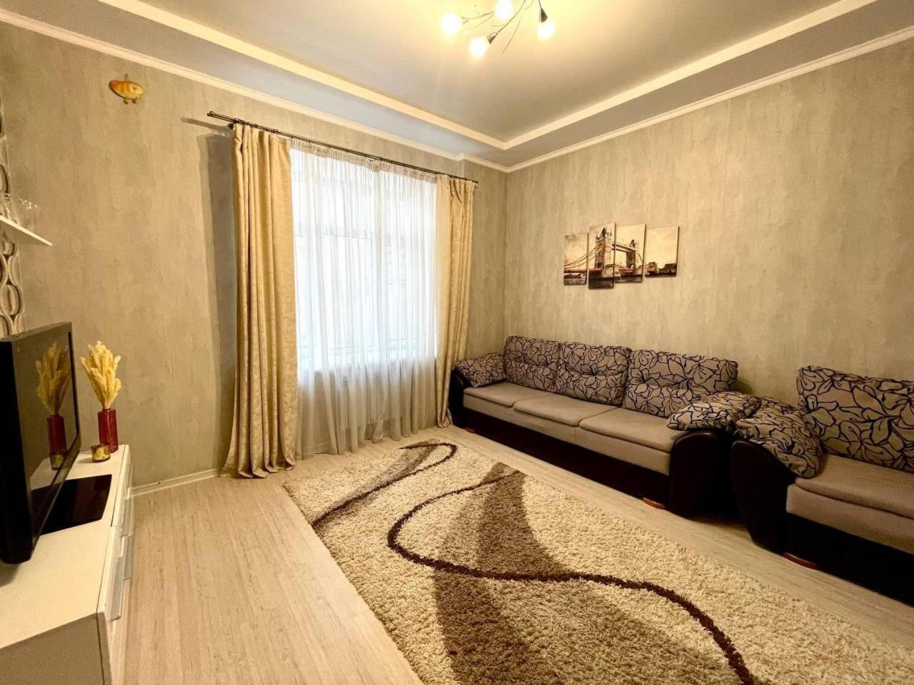 Apartments On Skovoroda Street ハルキウ エクステリア 写真